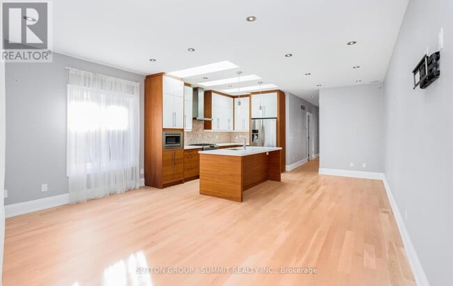 Building Photo - 1050 Caven St