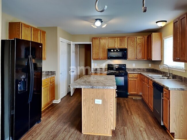 Building Photo - 2900 Burtonwood Dr