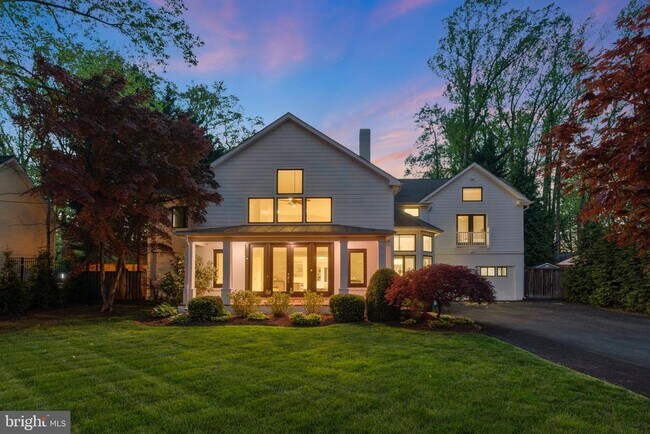 Foto del edificio - 2850 Rosemary Ln