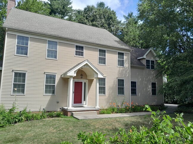 Foto del edificio - 373 Littlefield Ln