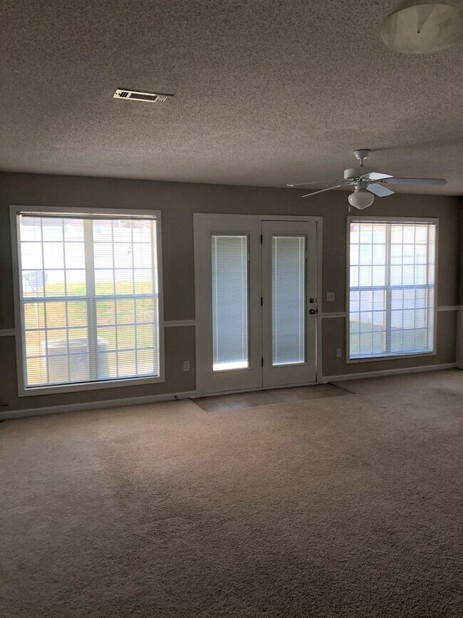 Foto del edificio - WAKEFIELD SUBDIVISION - Double Garage!  GR...