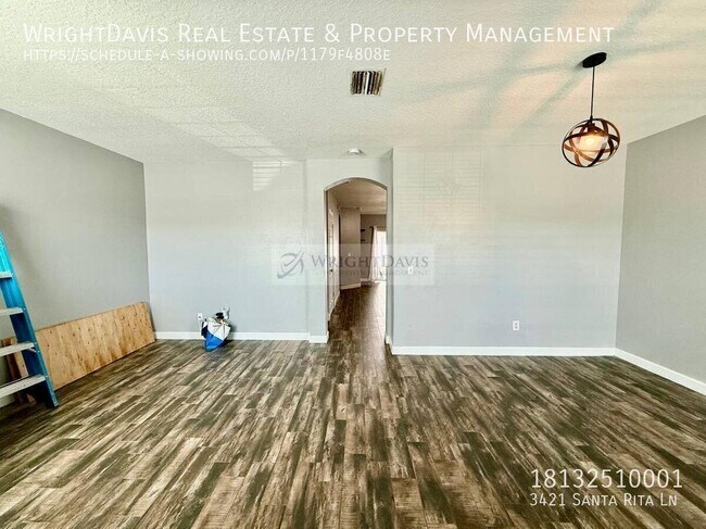 Foto del edificio - 3421 Santa Rita Ln