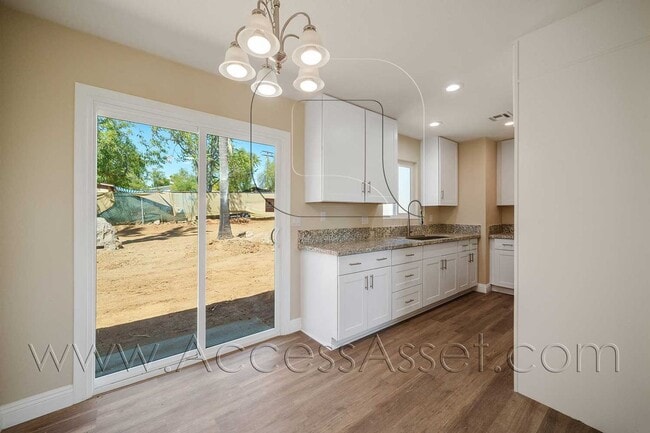 Foto del edificio - Large Lot! 2 Bed/ 1 Bath Single Family Property!