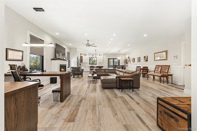 Building Photo - 55 S Phillips Ave