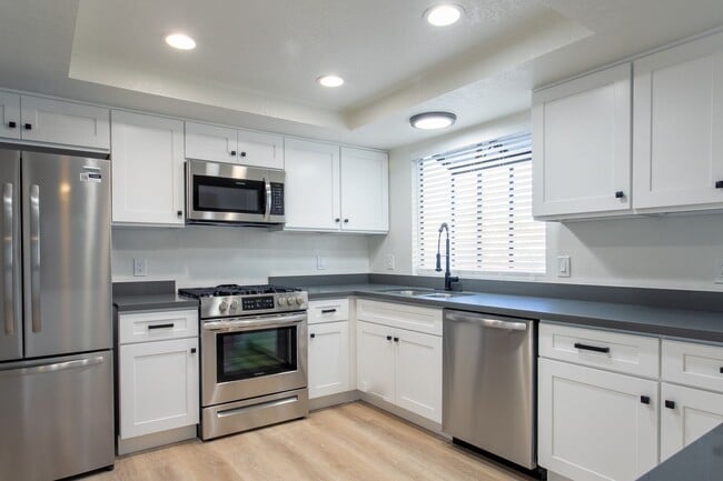 Building Photo - 28525 Avenida La Paz