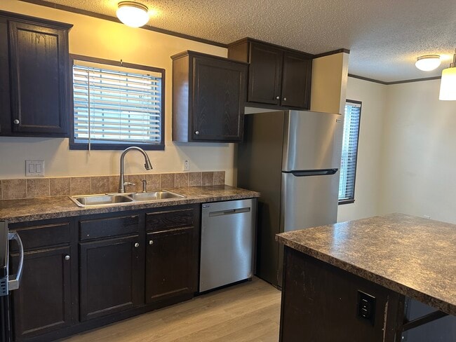 Building Photo - 2123 Bradford St