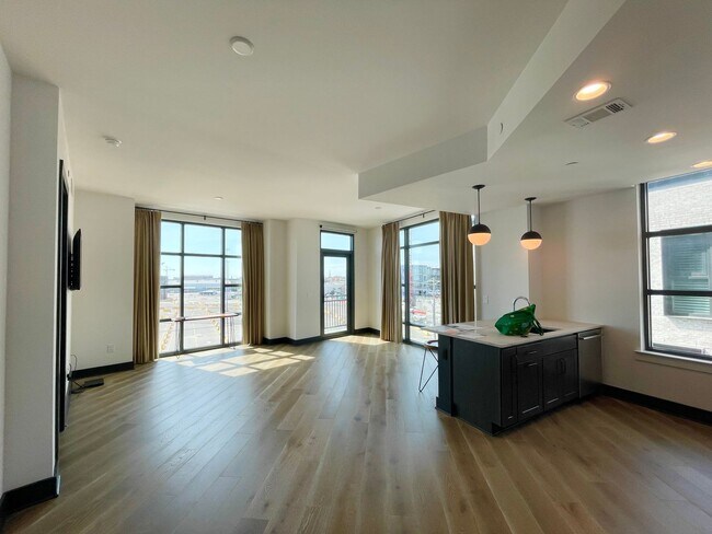 Foto del edificio - Gorgeous two bedroom newly built condominium at the Gadsden