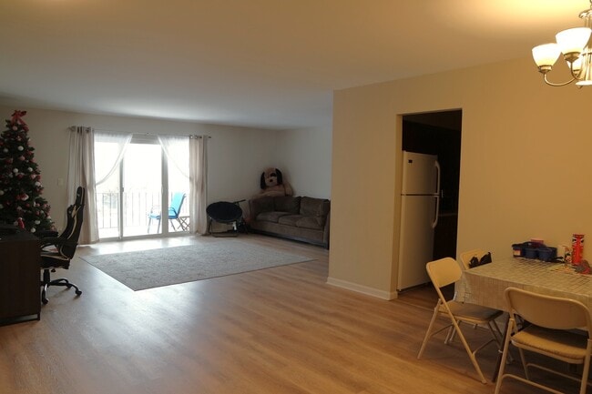 Building Photo - 10381 Dearlove Rd