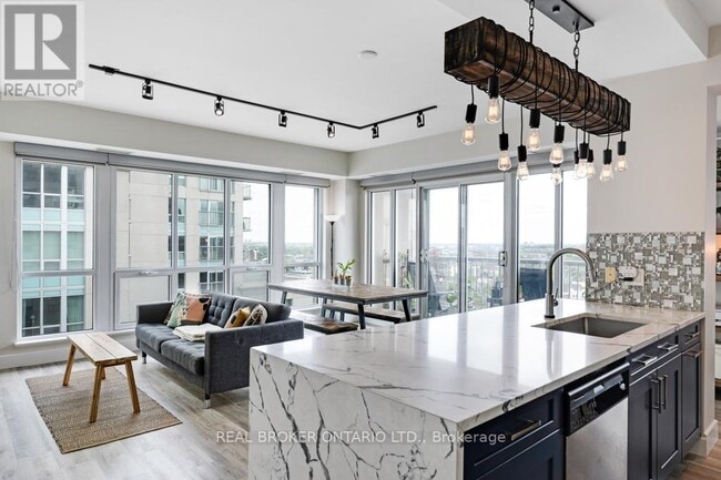 Building Photo - 200 Rideau St