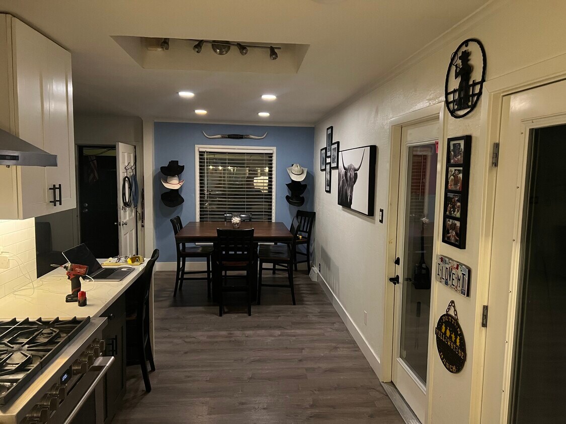 Foto principal - 219 D St