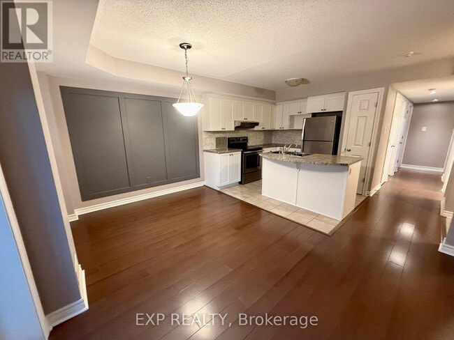 Building Photo - 105 Bluestone Private