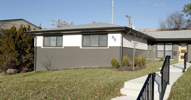 Foto del edificio - 818 Francis Pl