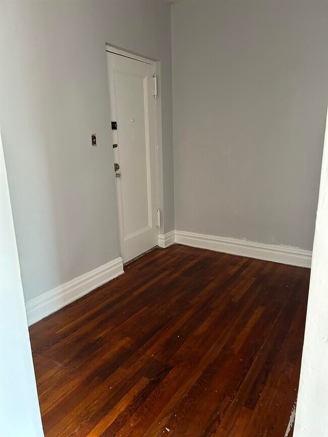 Foto del edificio - 821 Bergen Ave