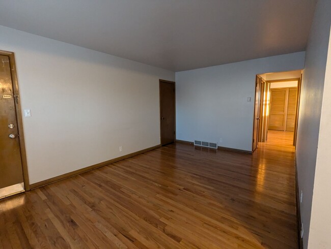 Foto del edificio - Apply Today! Beautiful West Morgan Ave 2 B...