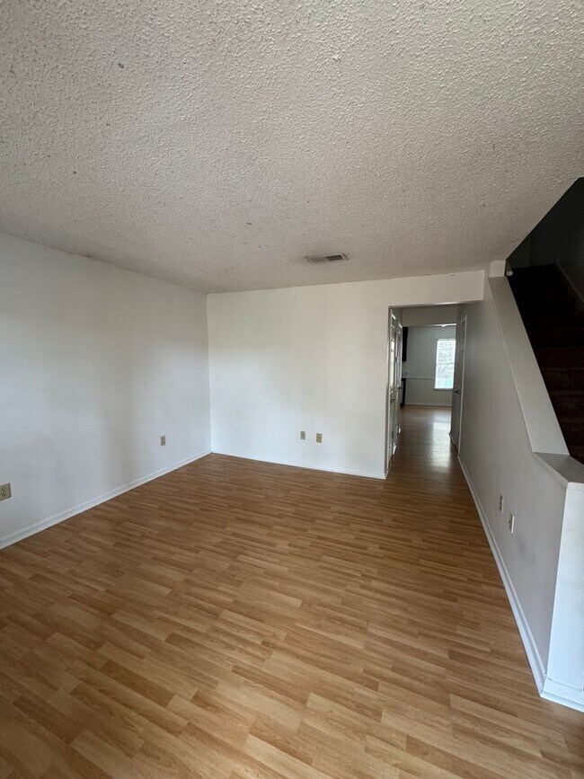 Foto del edificio - Lakewood Commons Available Now!