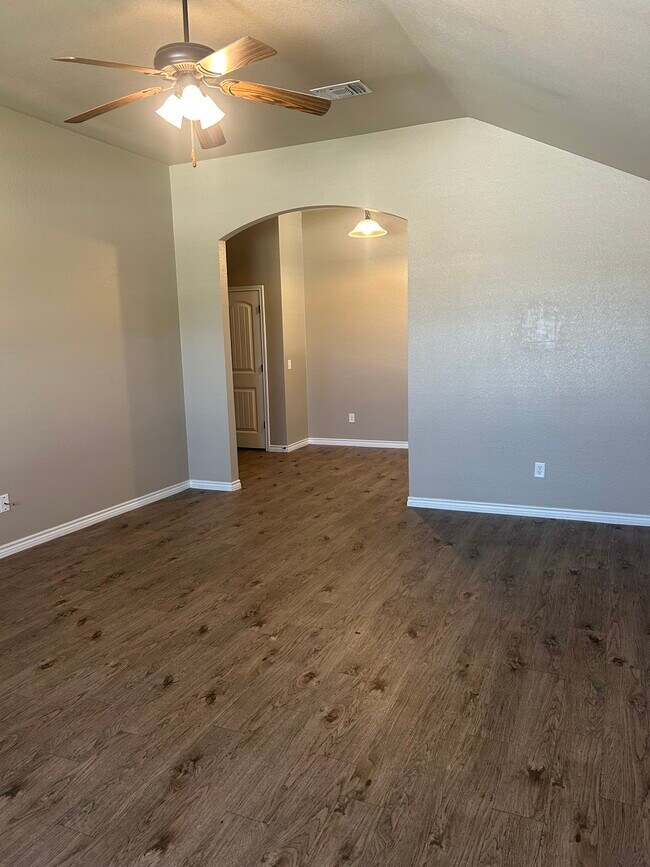 Foto del edificio - 4300 Hunters Place Dr