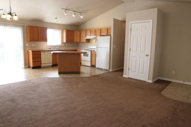 Foto del edificio - 310 S Rachel Ave