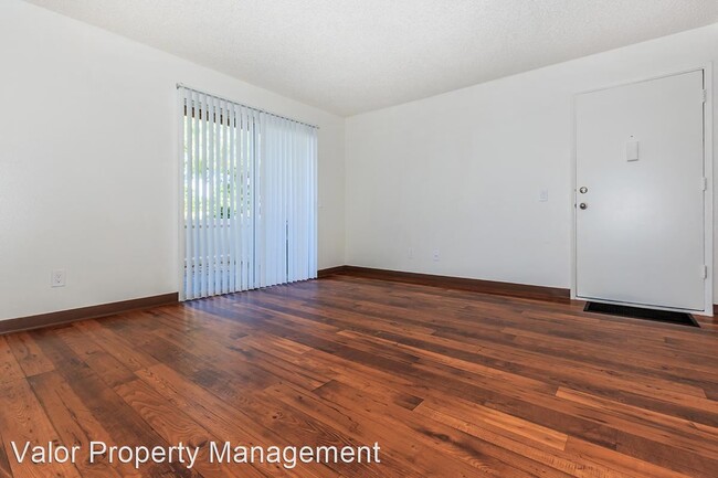 Building Photo - 1006 Del Dios Rd