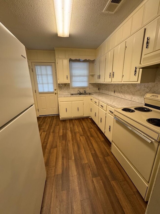 Foto del edificio - 1607 E Blairmont Dr