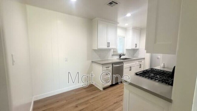 Foto del edificio - 4157 Kingsbury Pl