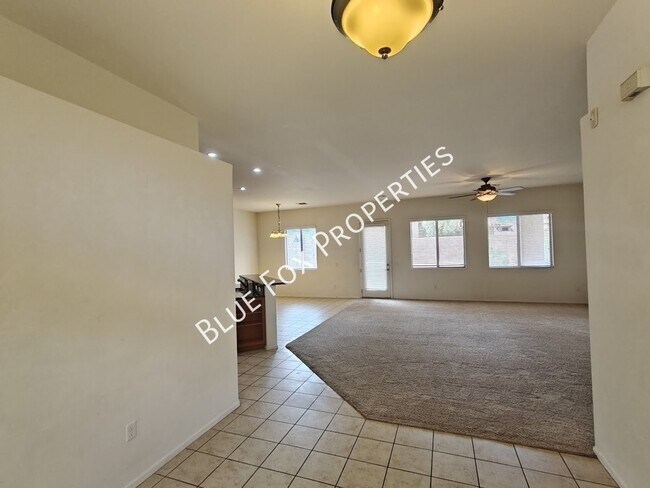 Foto del edificio - 324 N Oak Tree Canyon Loop