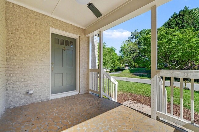 Building Photo - 490 Lynnhaven Dr SW