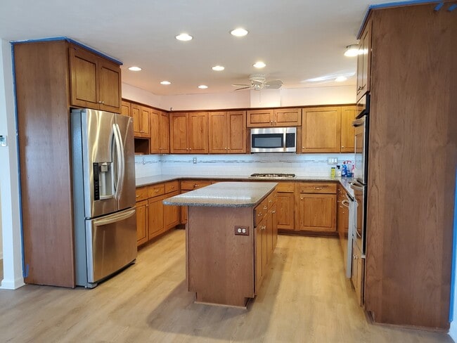 Building Photo - 2131 Bonvue Dr