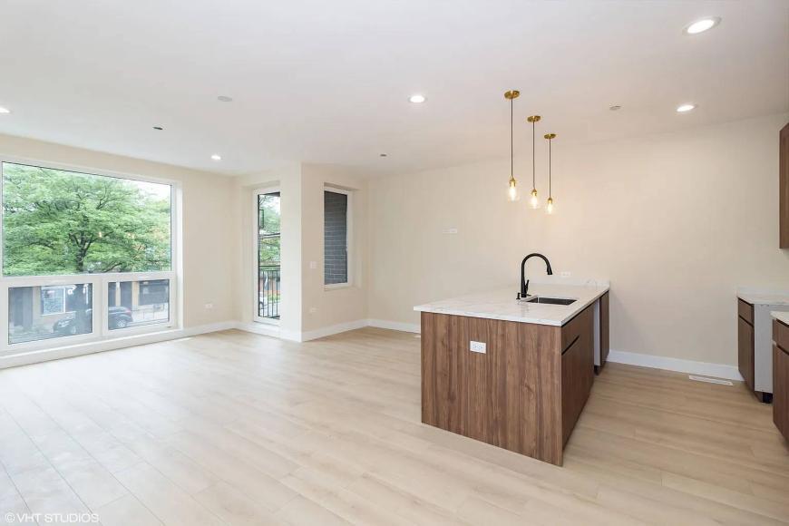 Primary Photo - 2 bedroom in Chicago IL 60618