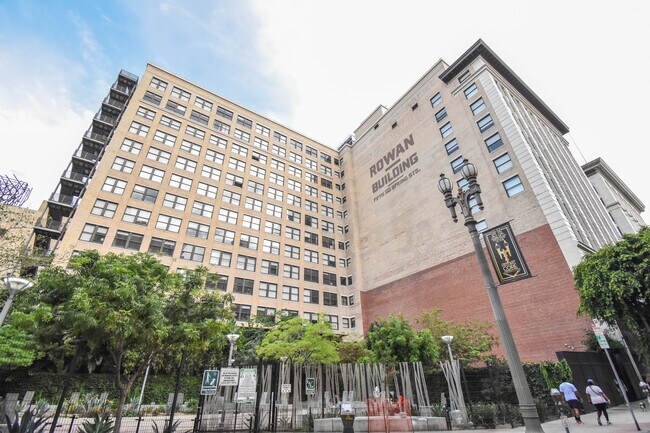 Building Photo - 460 S Spring St