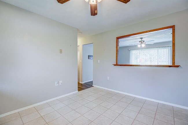 Building Photo - 356 Schnebelt St