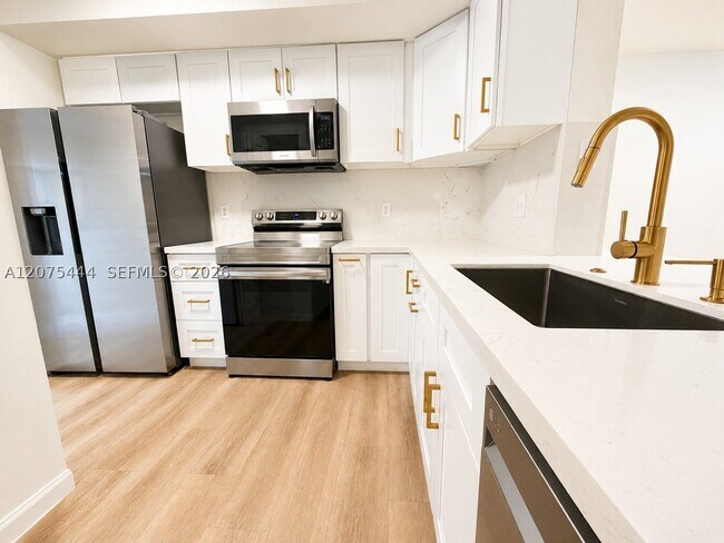 Foto del edificio - 2548 Centergate Dr