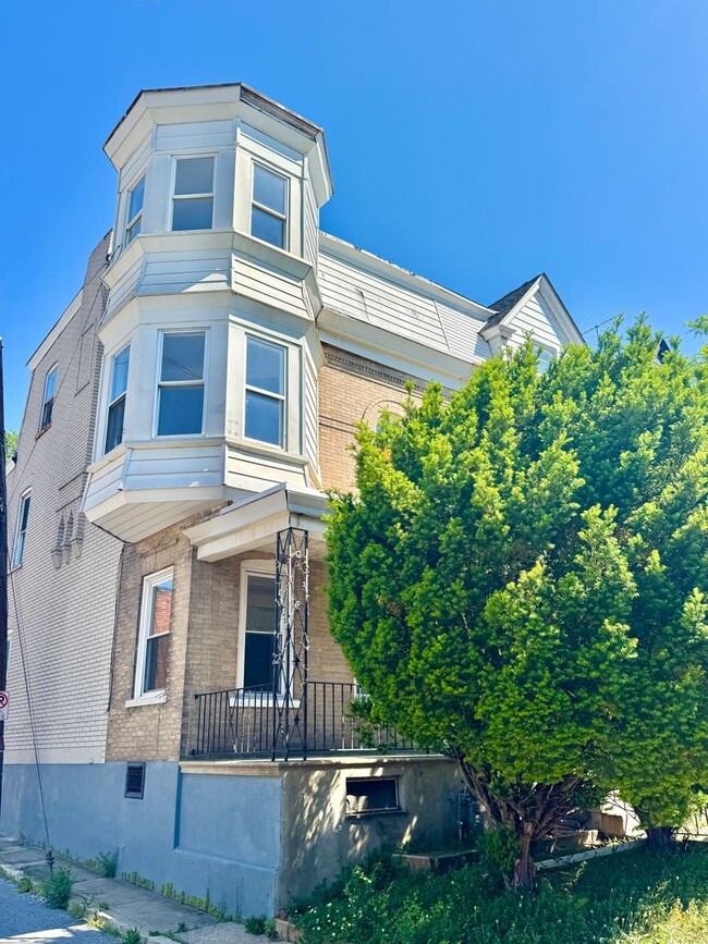 Building Photo - 535 Tilghman St