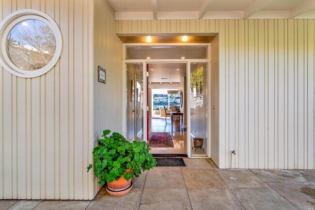 Foto del edificio - 33 Windward Rd