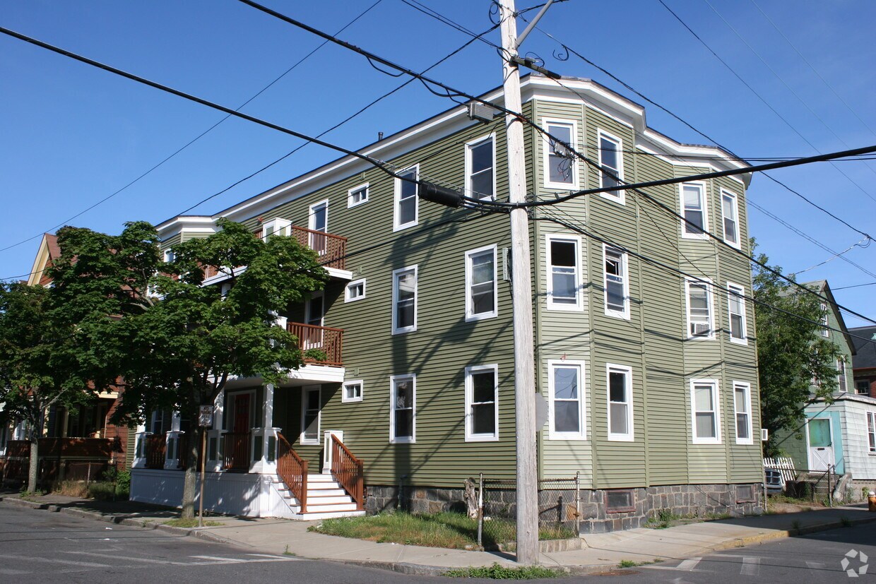 17 Cutler St, Winthrop, MA 02152 Apartments in Winthrop, MA
