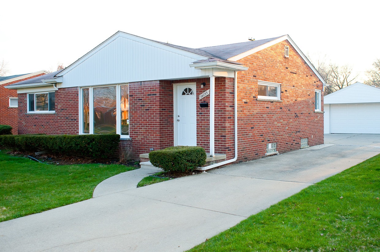 Primary Photo - 14255 Cavell St