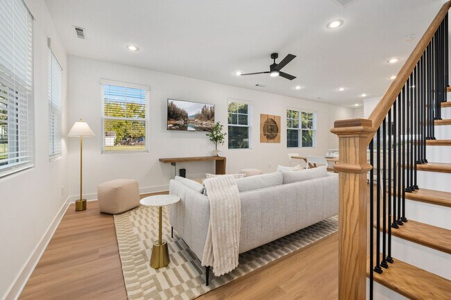 Foto del edificio - 1324 Van Buren Ave