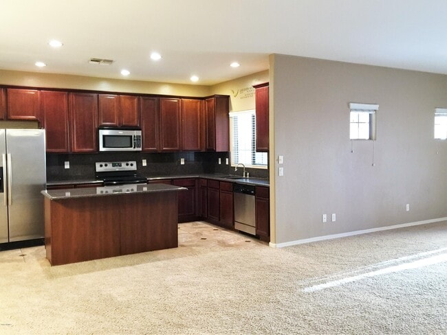 Building Photo - 1057 S Sacramento Pl