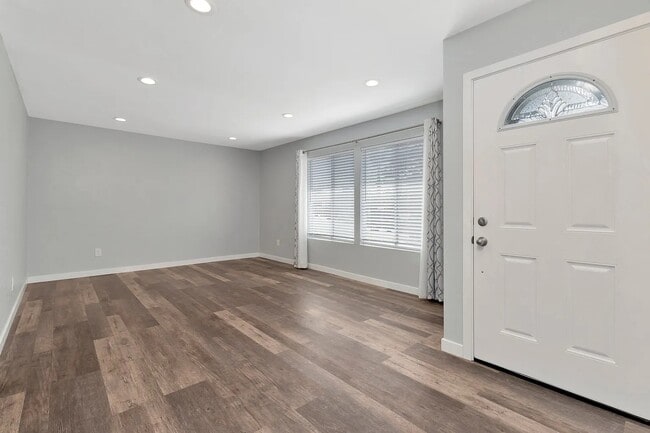Building Photo - 10231 Empress Ave
