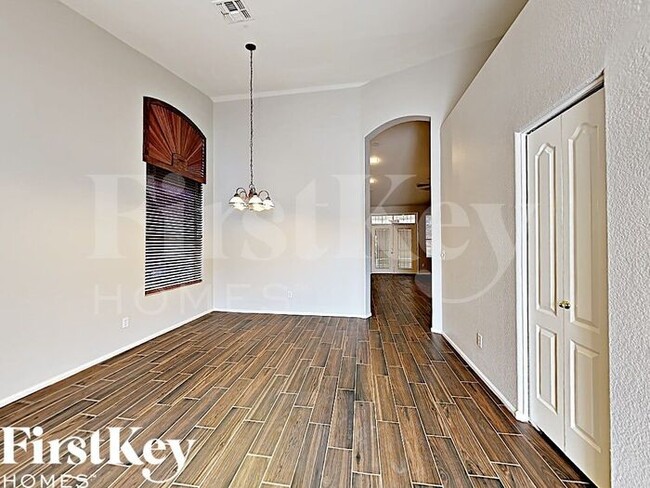 Building Photo - 8626 W Aster Dr