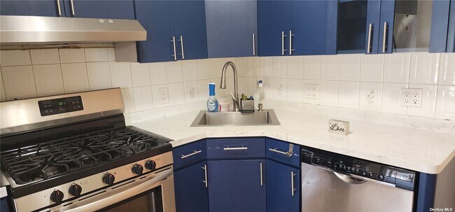 Building Photo - 71-14 58th Rd