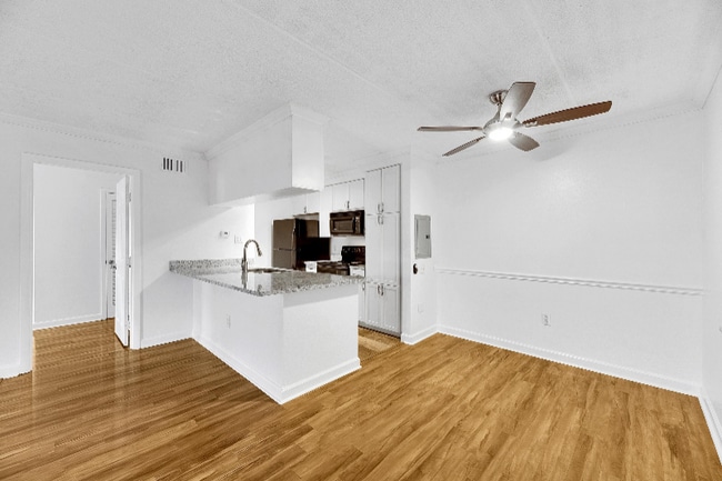 Foto del edificio - 5304 W Kennedy Blvd