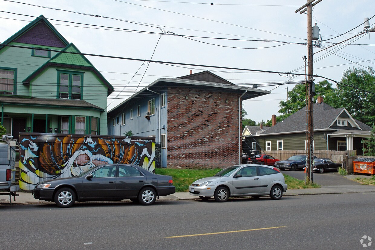 Building Photo - 3120-3130 SE Belmont St