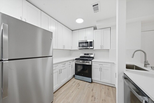 Foto del edificio - 3037 N Southport Ave