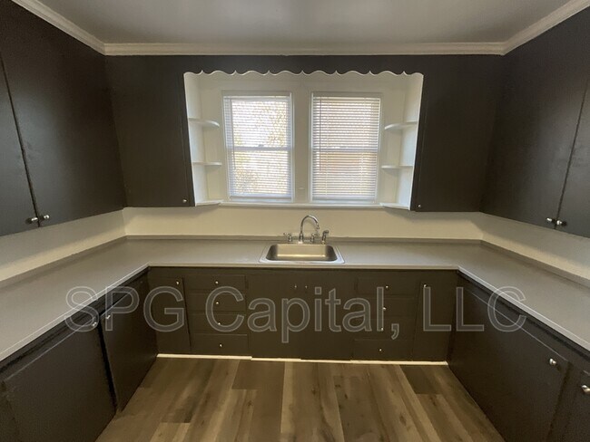 Building Photo - 573 W Princess St