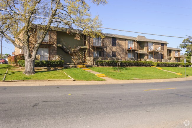 Oakwood Apartments Dallas Tx Building Photo Oakwood Apartments