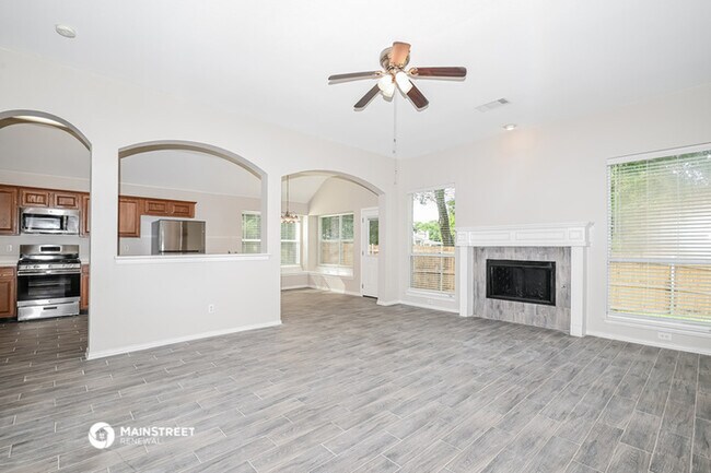 Building Photo - 3100 Silver Creek Dr