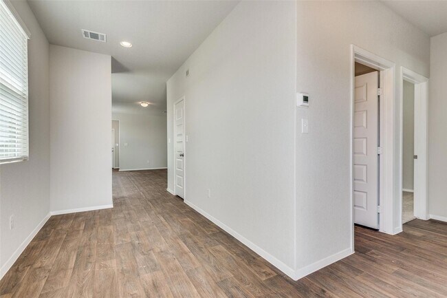 Foto del edificio - 187 Tillage Rd