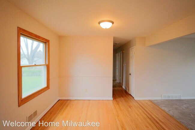 Building Photo - 3 br, 2 bath House - 8037 N 66th Street