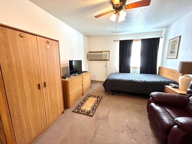 Building Photo - Empire Apartments