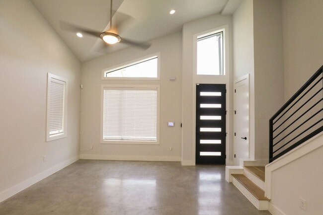 Building Photo - 1309 Cometa St